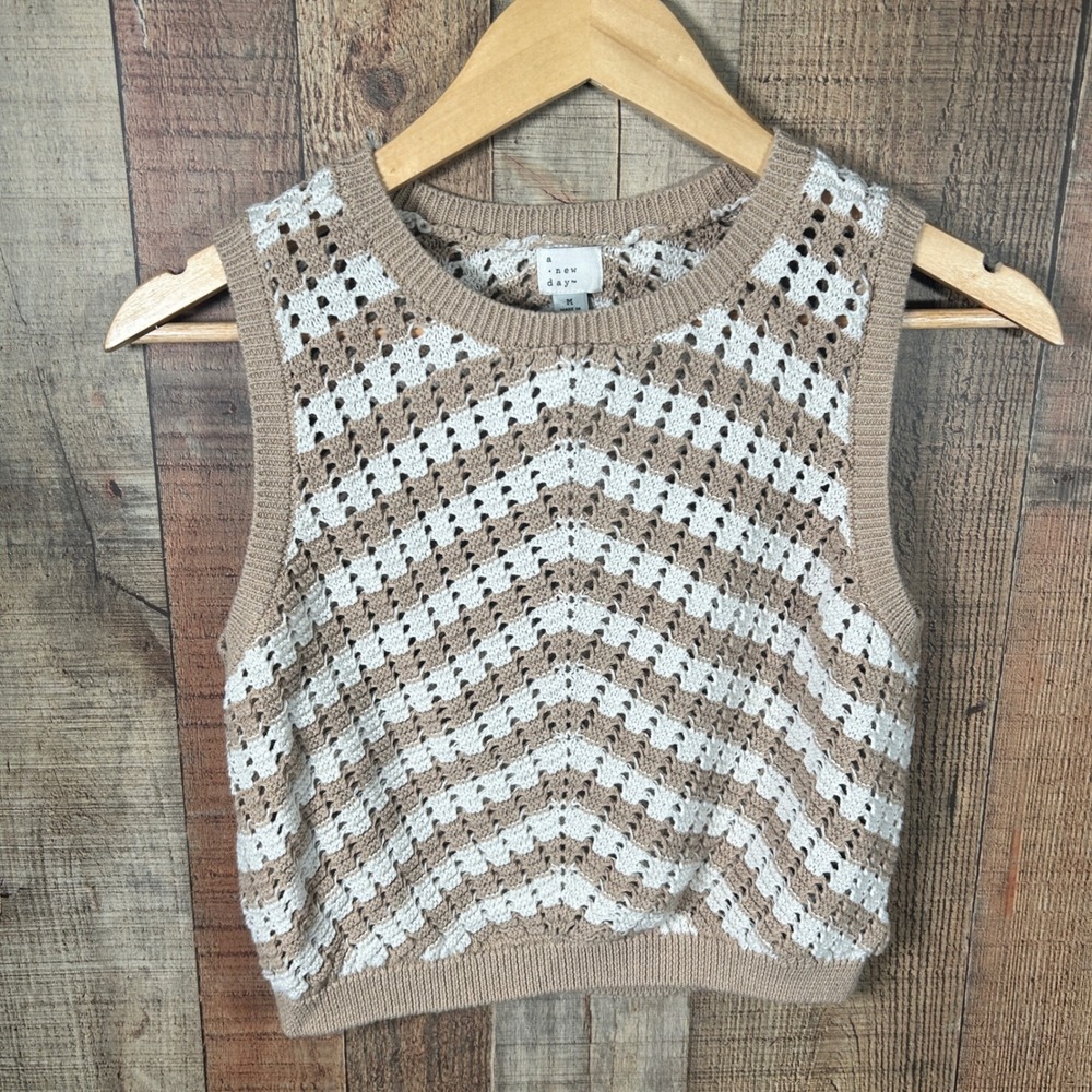 A New Day Tan White Striped Crochet Chevron Sweater Vest Cropped Boho Medium M